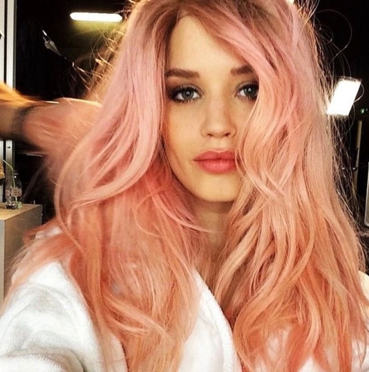 Розовый цвет волос