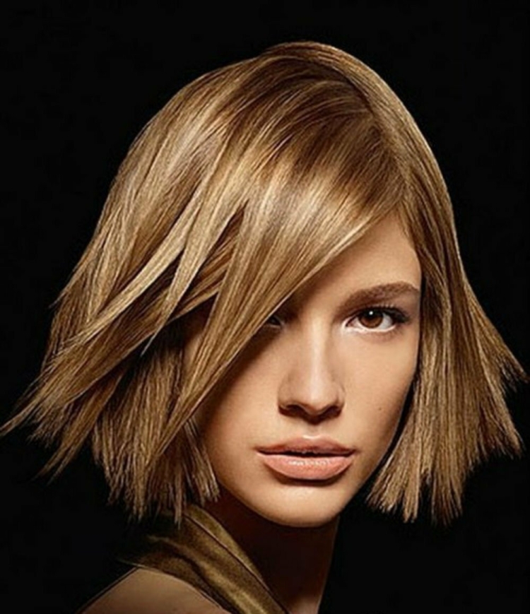 Стрижка полудлинный Боб