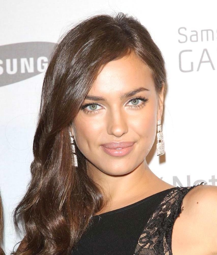 Ирина Шейк цвет волос