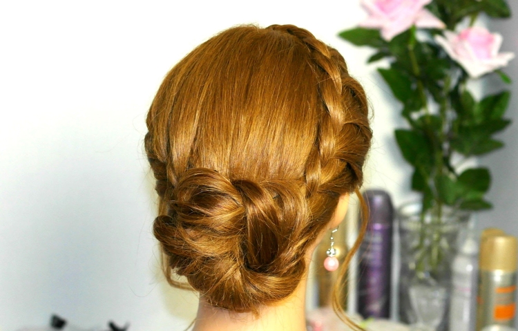 Пучок с косичкой