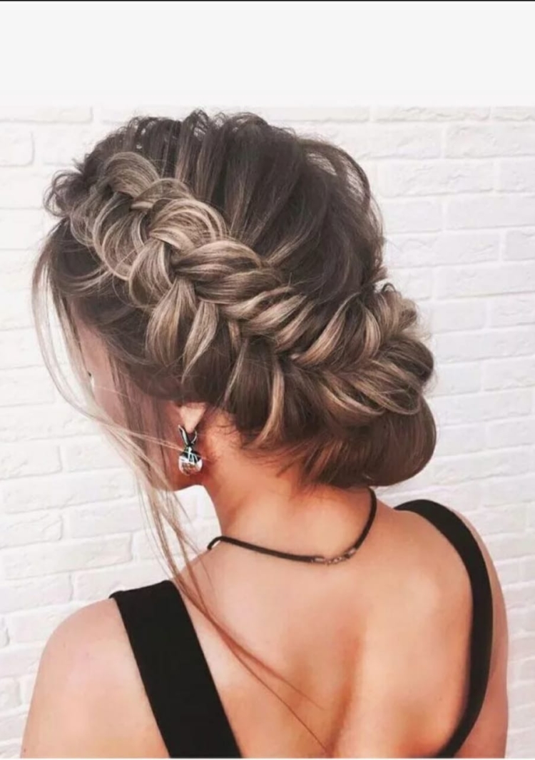 Причёски с косами на средние волосы