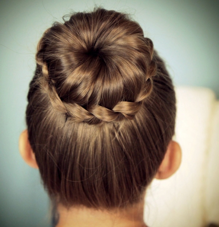 Детские прически с бубликом для волос