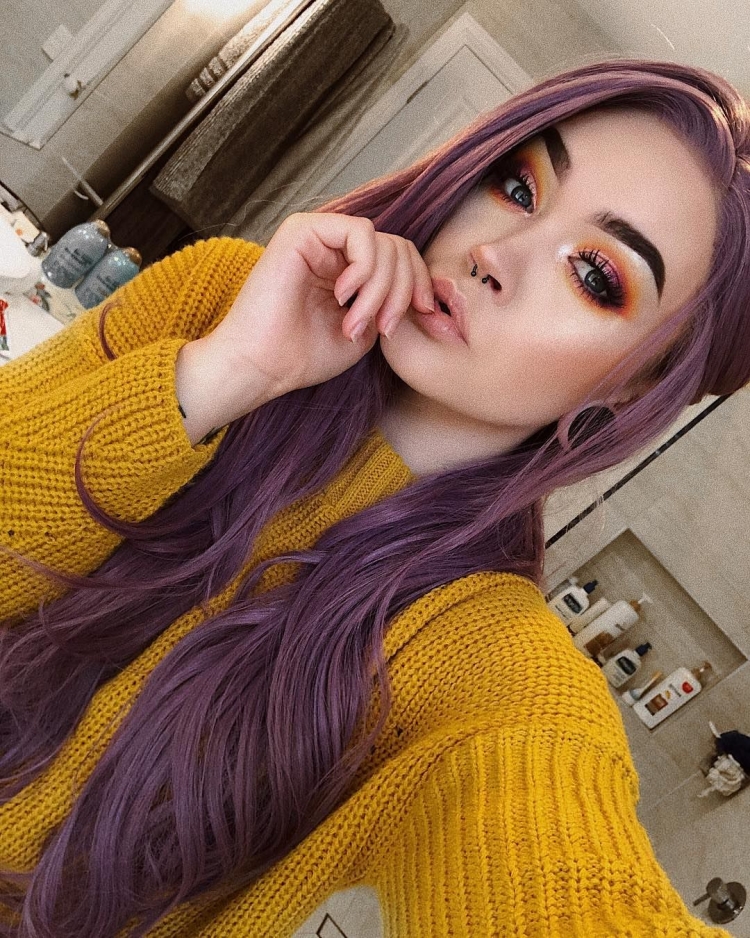 Эмити с сиреневыми волосами