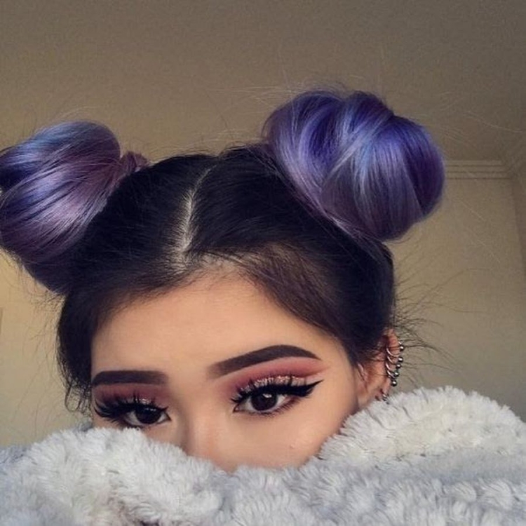 Прическа с двумя пучками