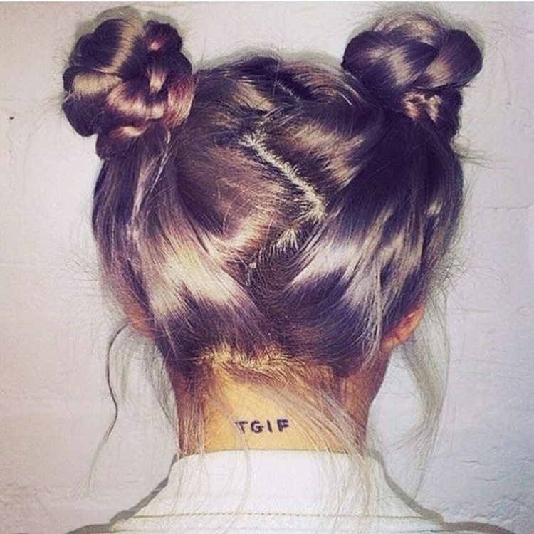 Две гульки на голове прическа