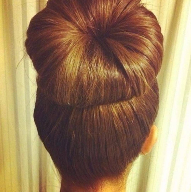 Причёски с бубликом на средние