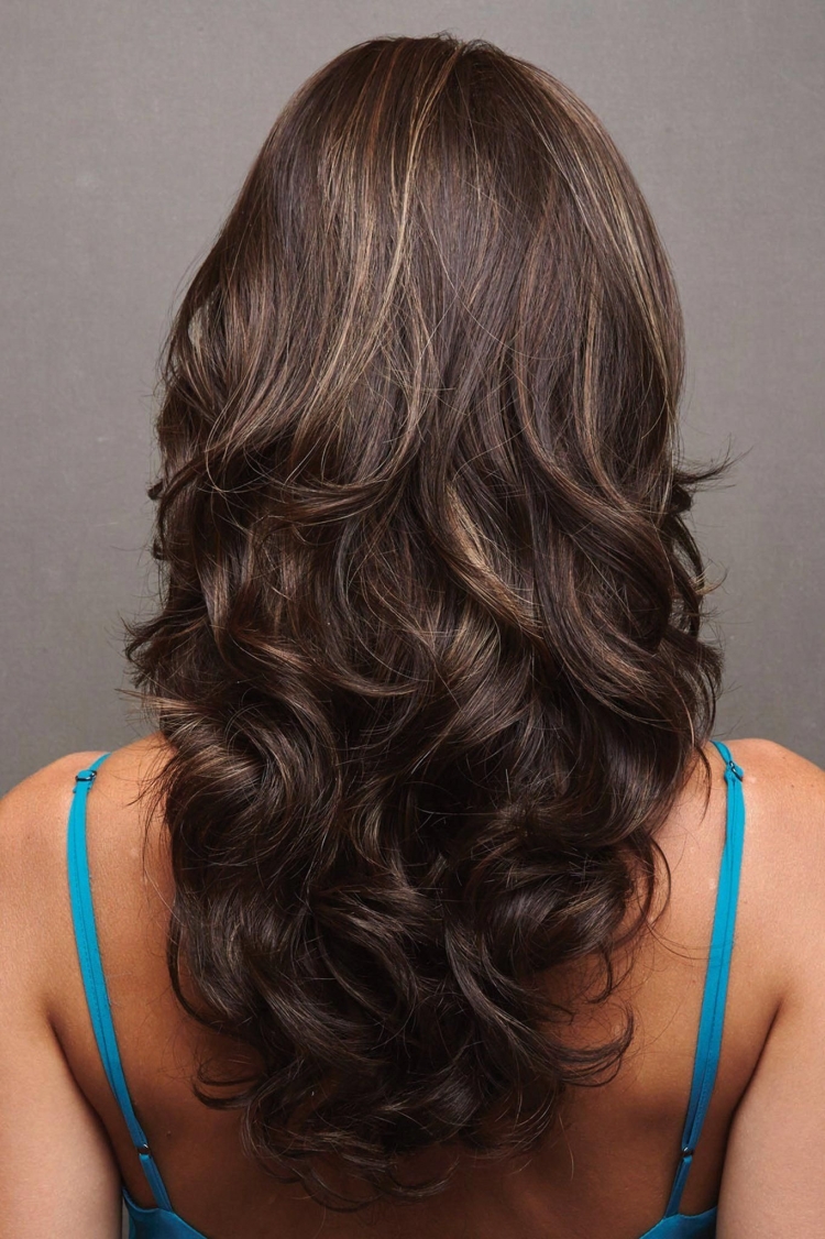 Камилла Кабельо с кудрями