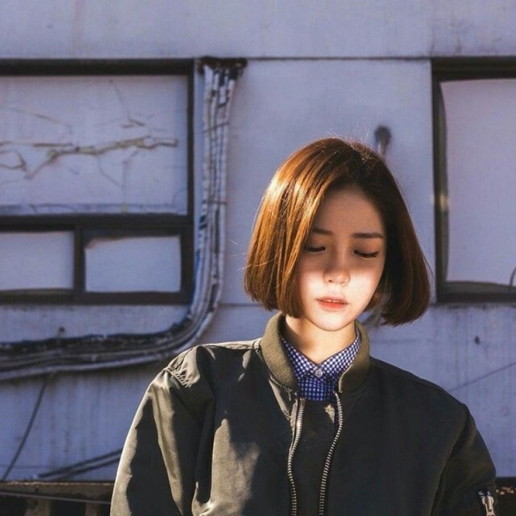 Девушка подросток с каре