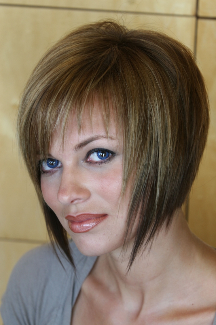 Короткое каре с косой челкой