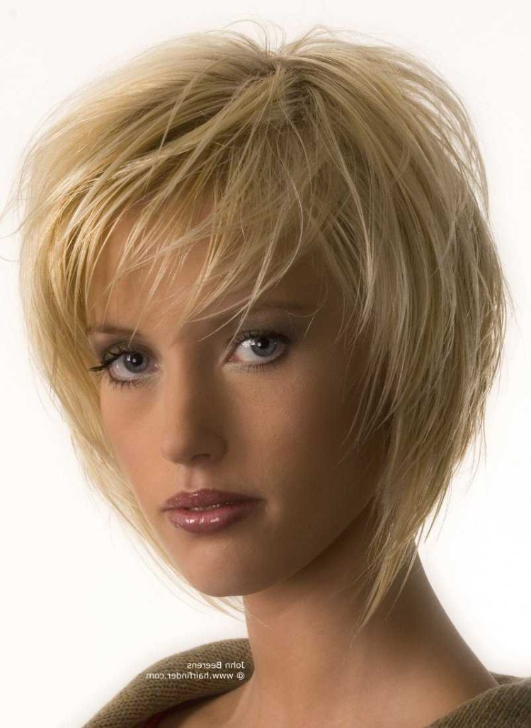 Стрижки на короткие волосы с челкой Каскад на редкие волосы