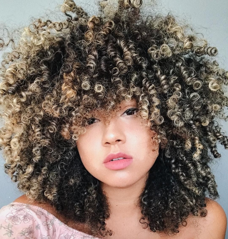 Китайцы с кудрявыми волосами