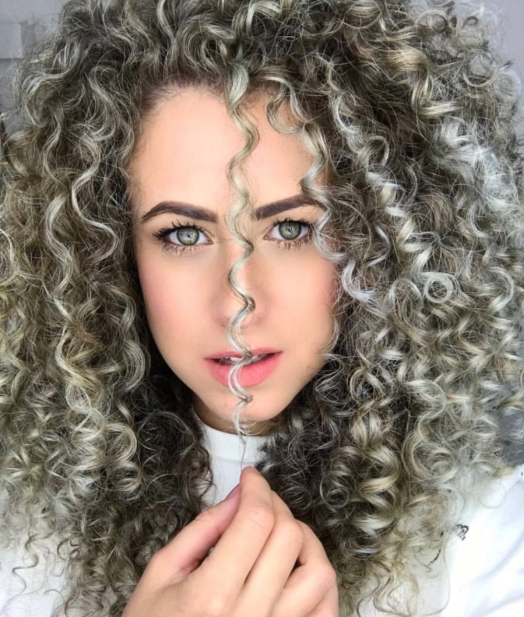 Ханна с кудрями