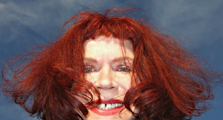 Страшная рыжая женщина