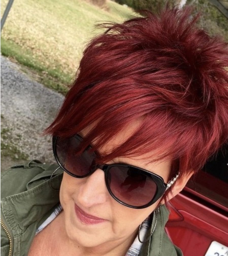 Бубшки с красными волосами