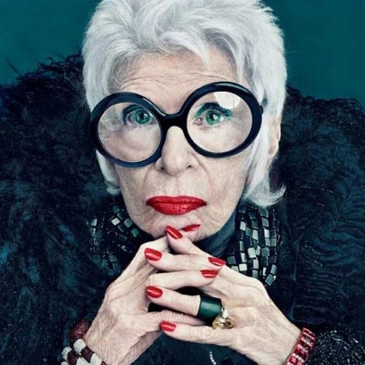 Футболка с Айрис Апфель