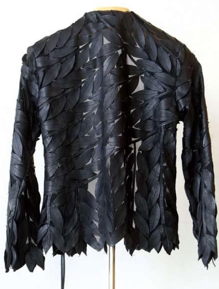 Декор одежды кожей