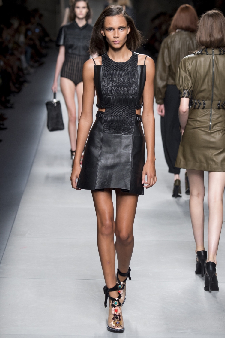 Жилет из кусочков кожи