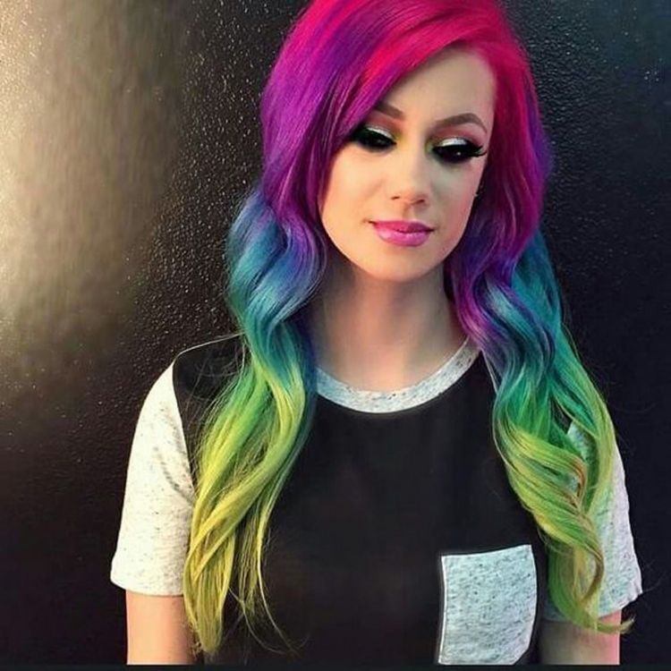 Зеленый и красный цвет волос