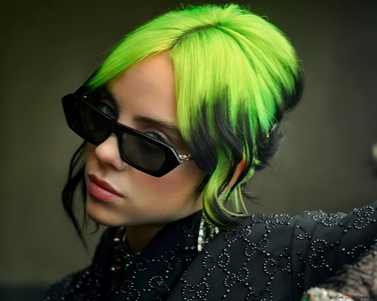 Билли Айлиш с зелеными волосами