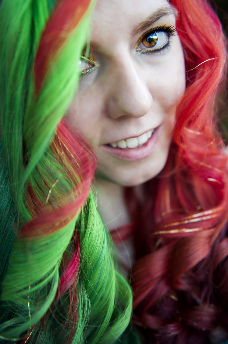 Рыже зеленые волосы