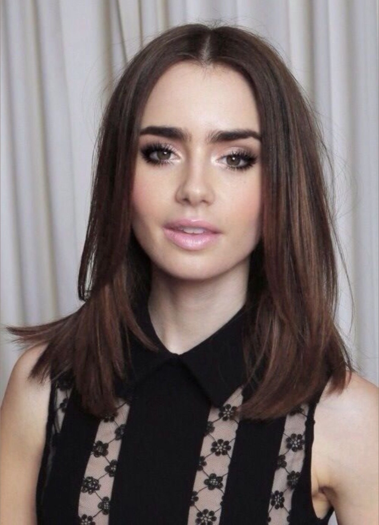 Лили Коллинз стрижка каре