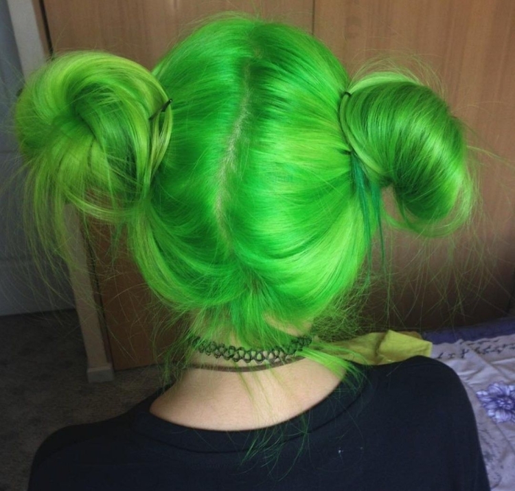 Кислотно зеленый цвет волос