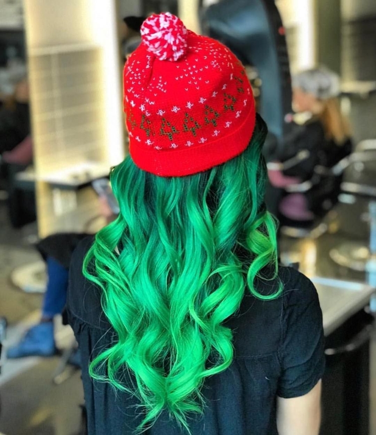 Зеленый и красный цвет волос