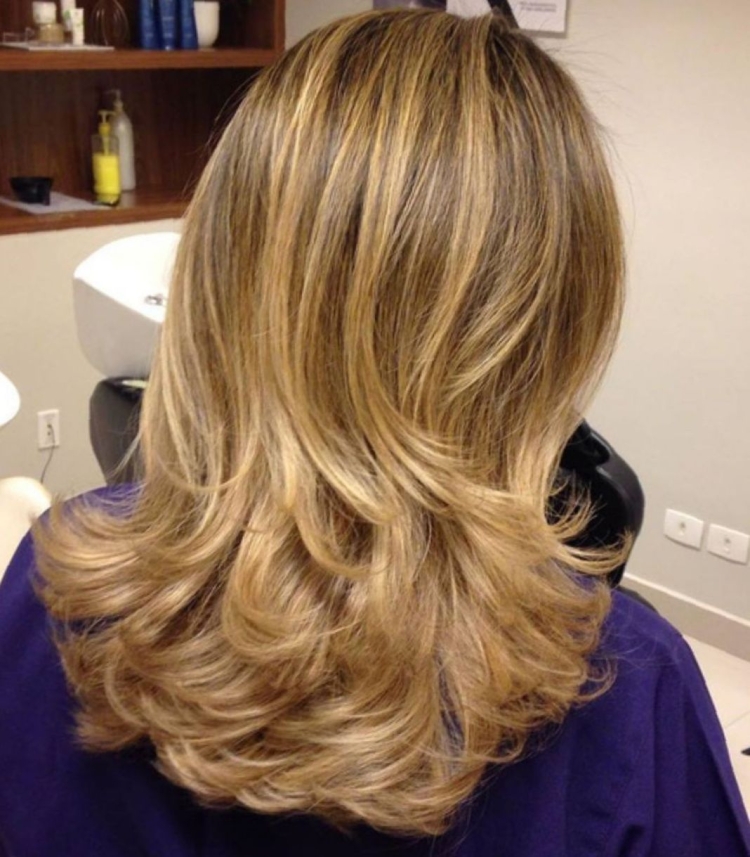 Стрижка на длинные волосы Каскад объемный