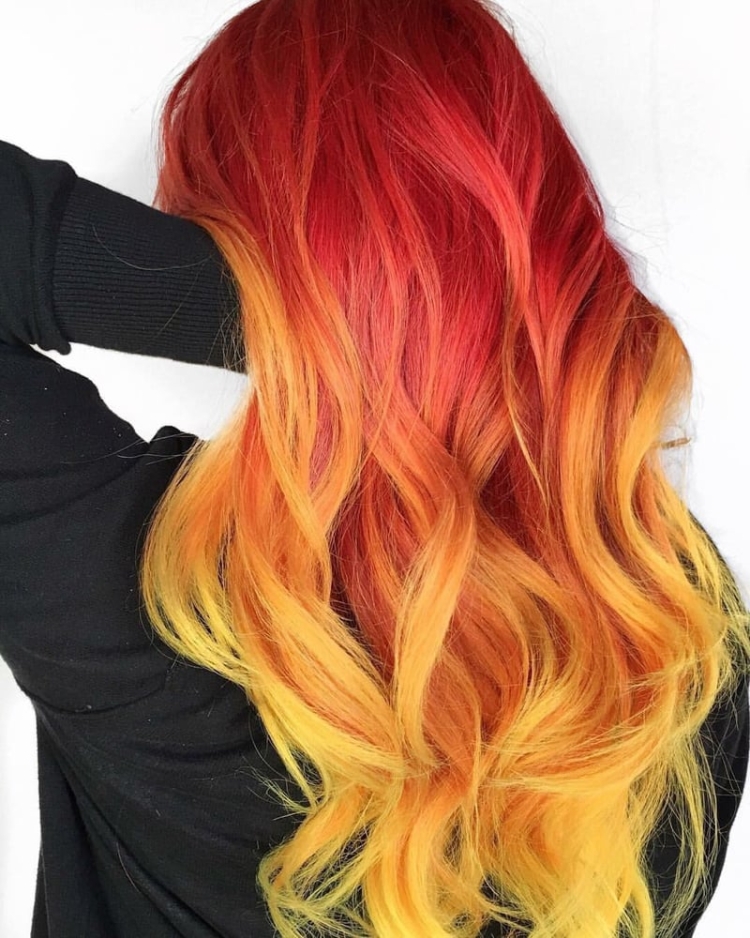 Длинные ярко жёлтые волосы