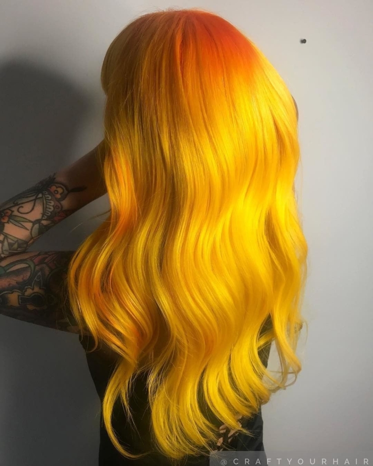 Рыжие волосы с красными кончиками