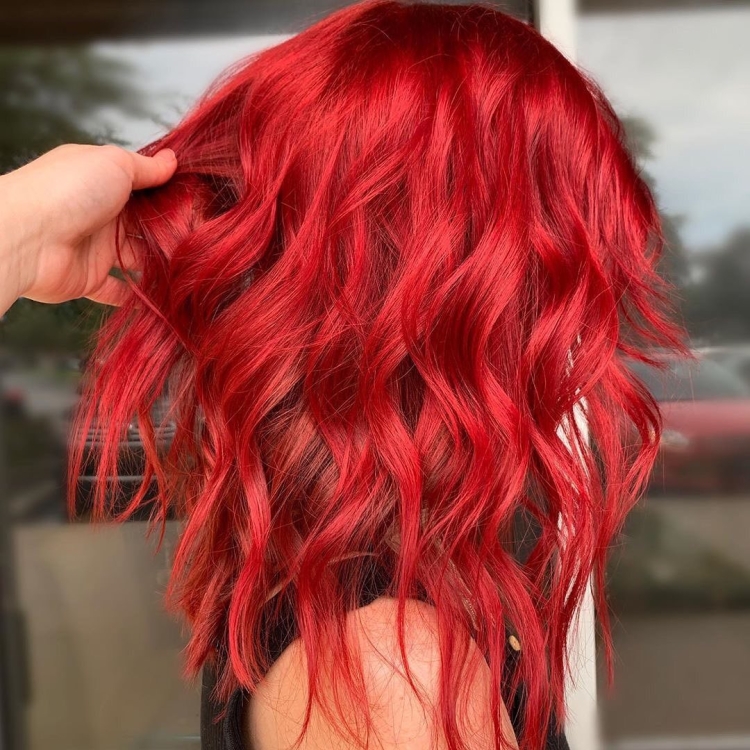 Цветное окрашивание волос розовый