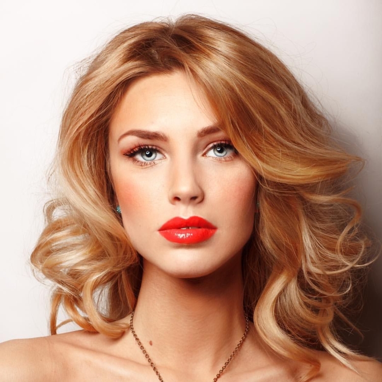 Золотистый цвет волос каре