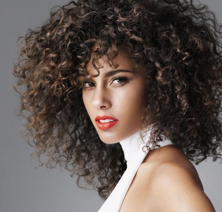 Зендая афро кудри