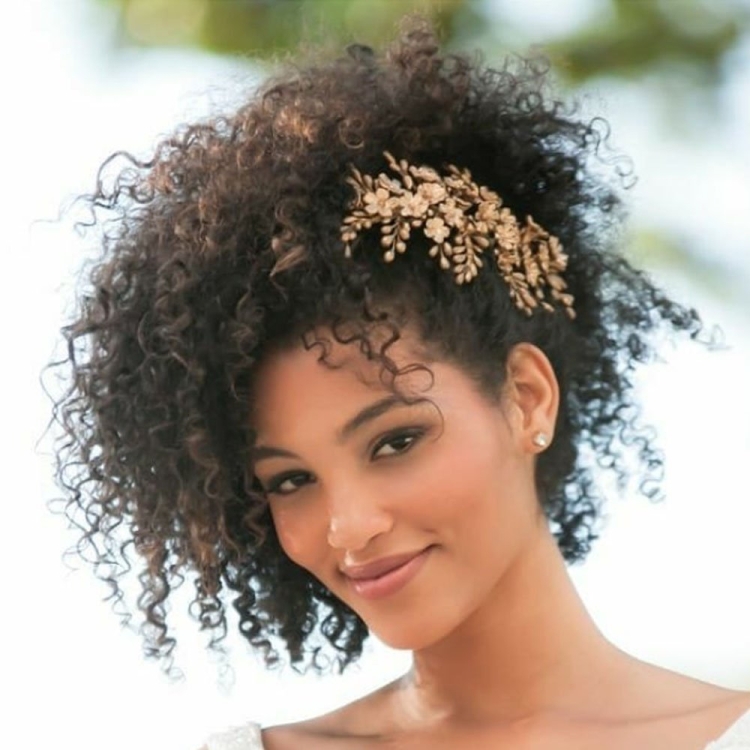 Свадебная прическа на кудрявые волосы