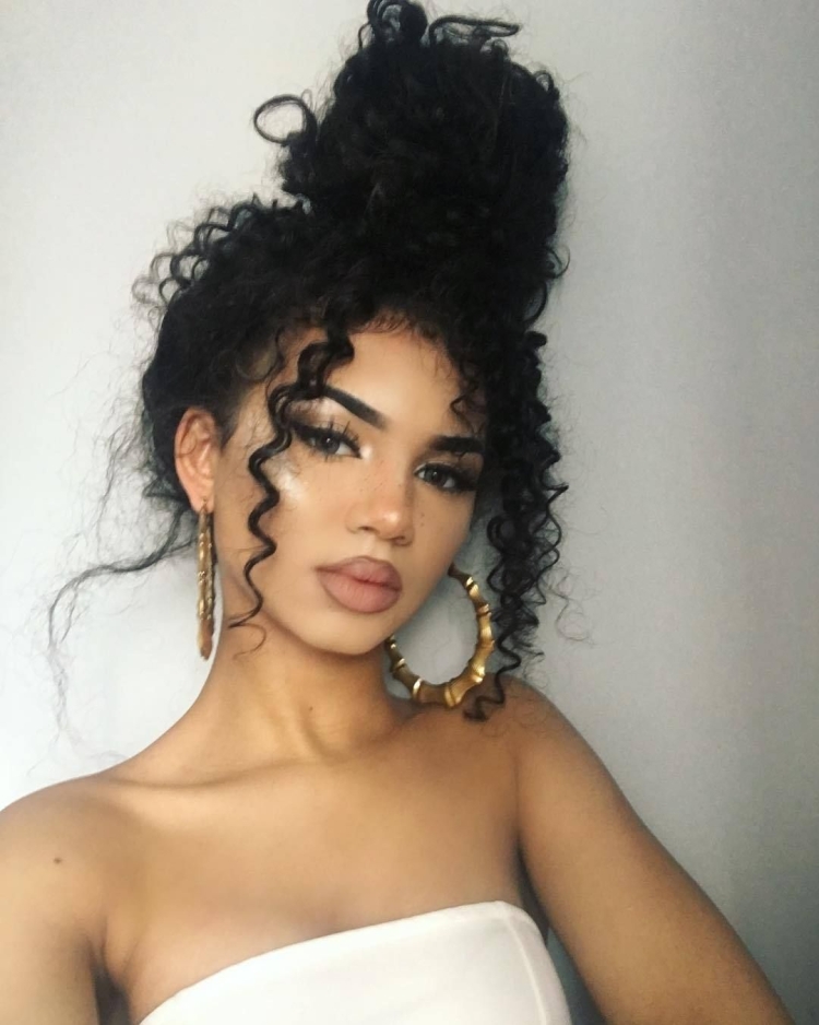 Афро кудри в пучке