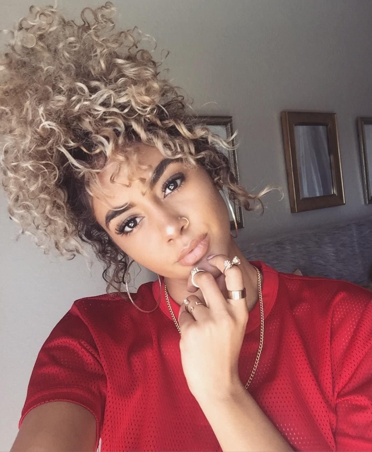 Афро кудри блонд