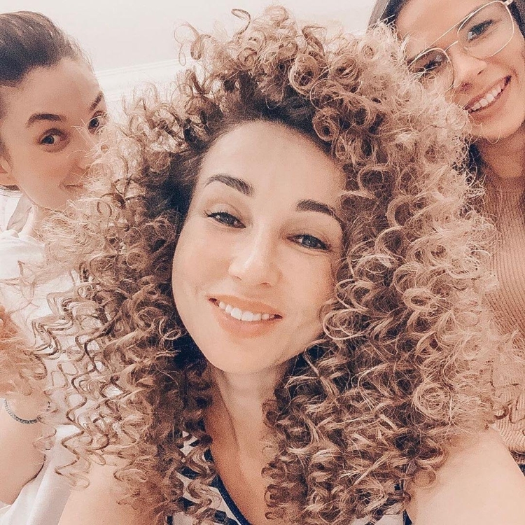 Вера Брежнева афро кудри