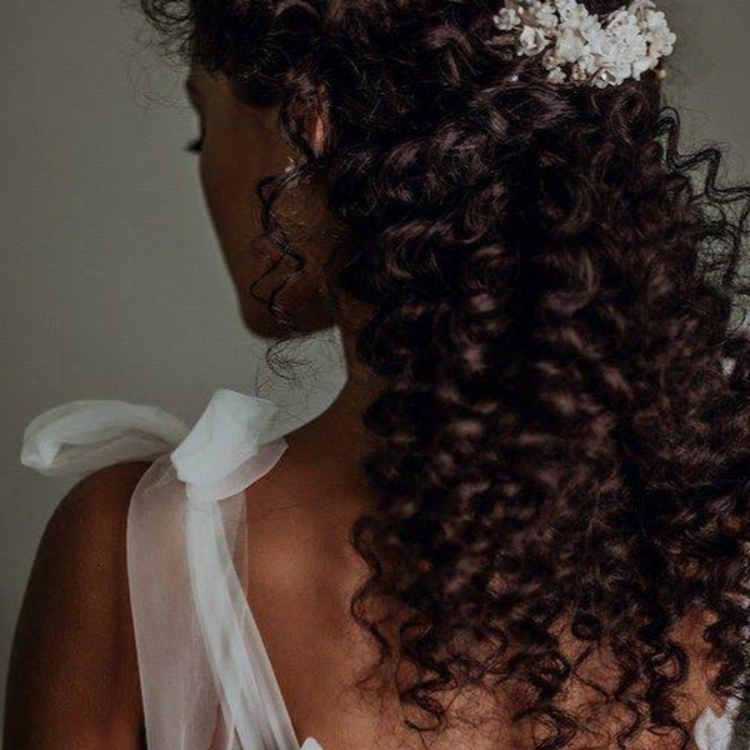 Невеста с афро кудрями