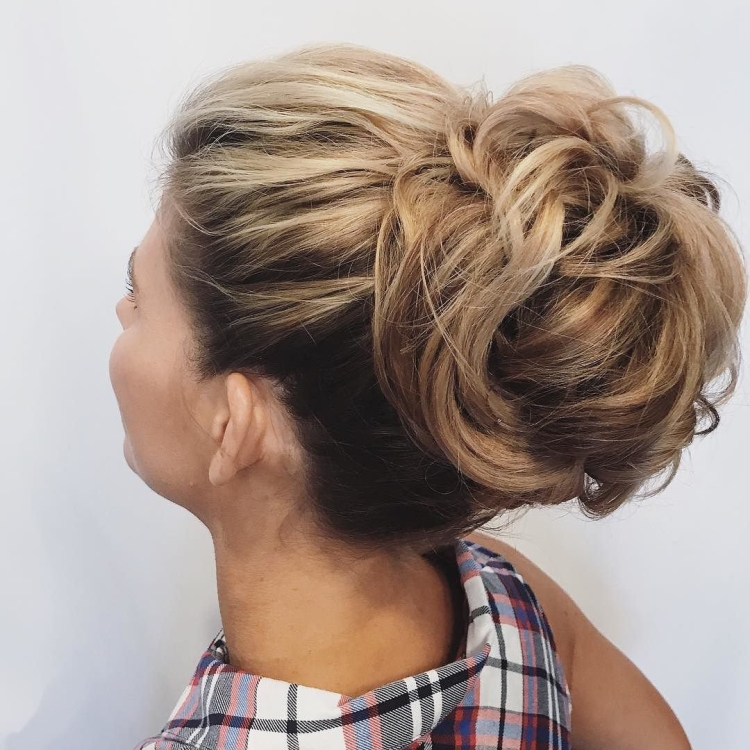 Пучок на короткие волосы