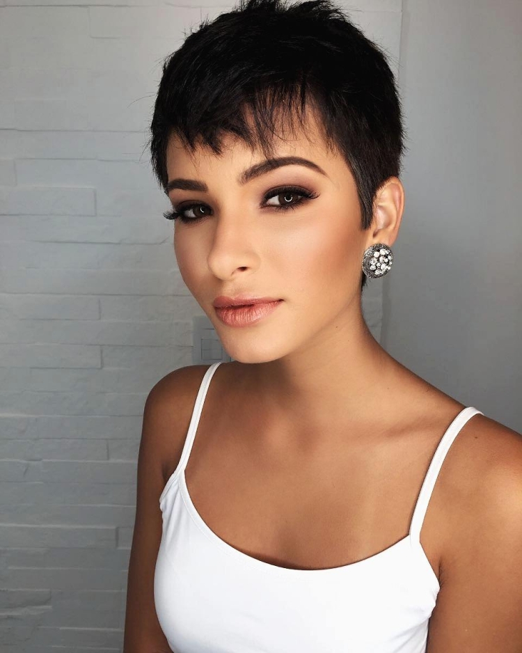 Стрижка Пикси с короткой челкой