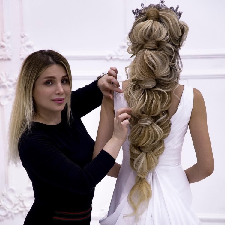 Свадебная прическа на очень длинные волосы