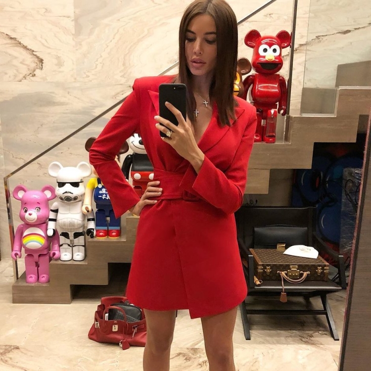 Анастасия Решетова в пиджаке