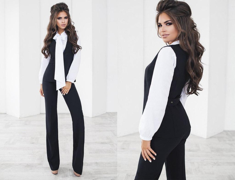 Роузи Хантингтон-Уайтли в брючном костюме