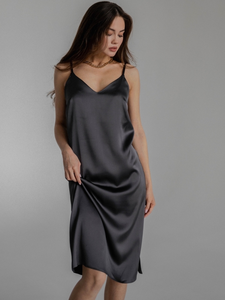 Шелковое платье на бретельках