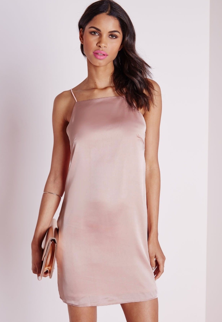 Платье из шелка на бретельках короткое