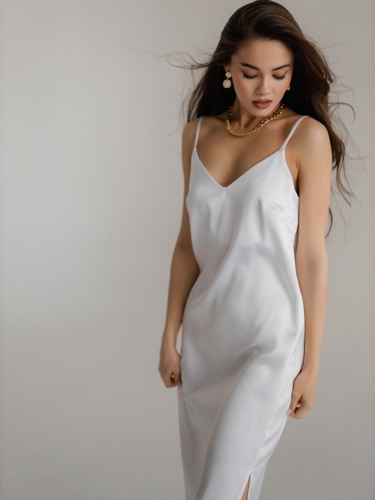 Шелковое платье на бретельках