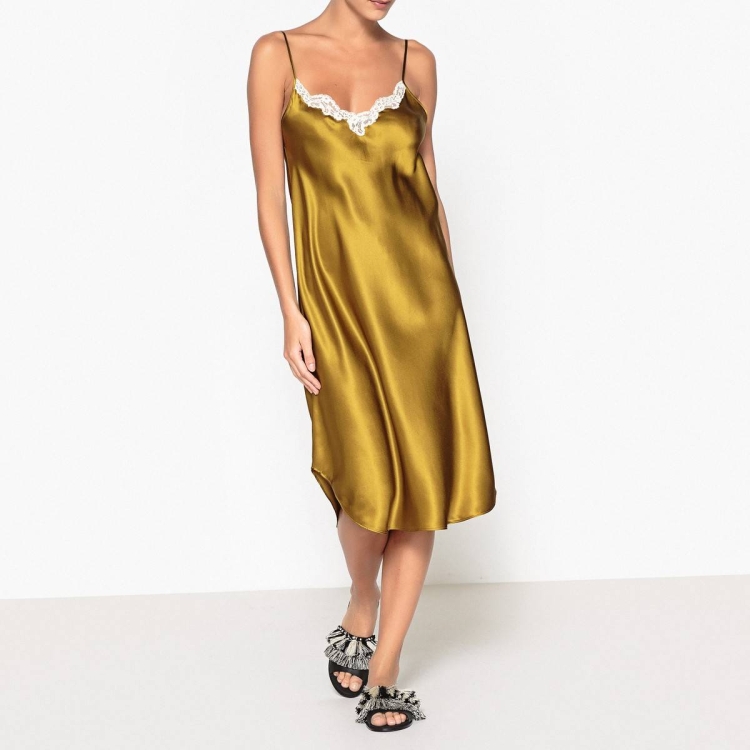 Шелковое платье на тонких бретелях