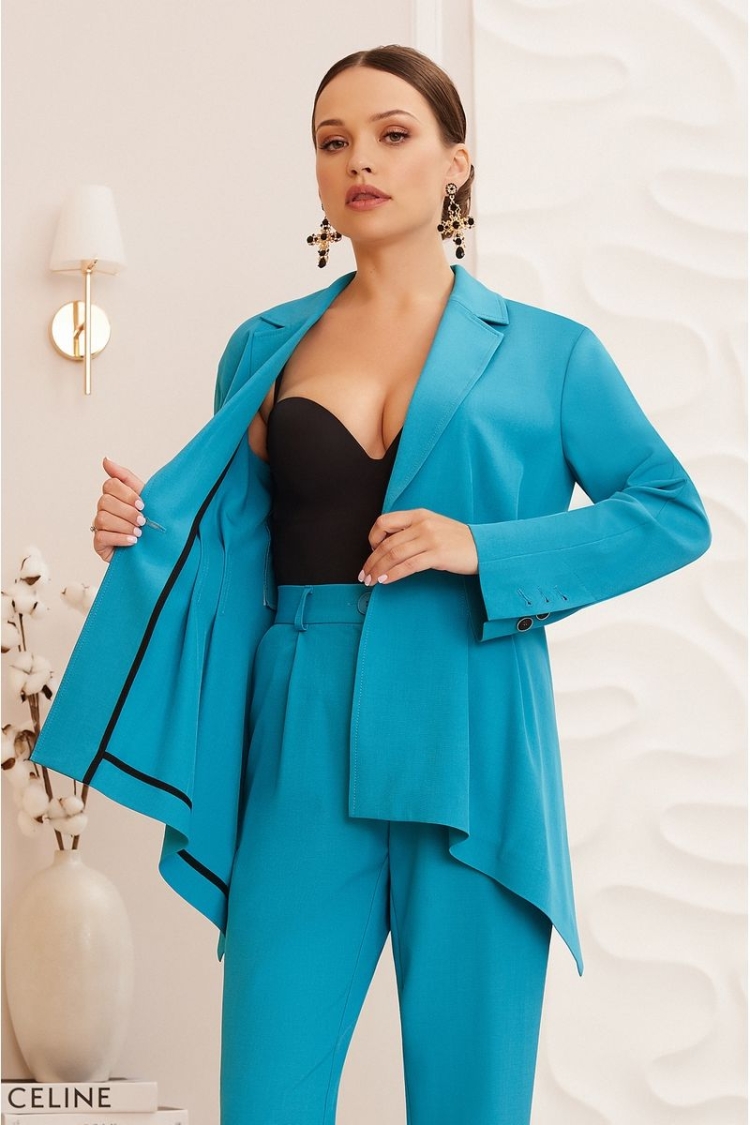 Укладка на длинные волосы под брючный костюм