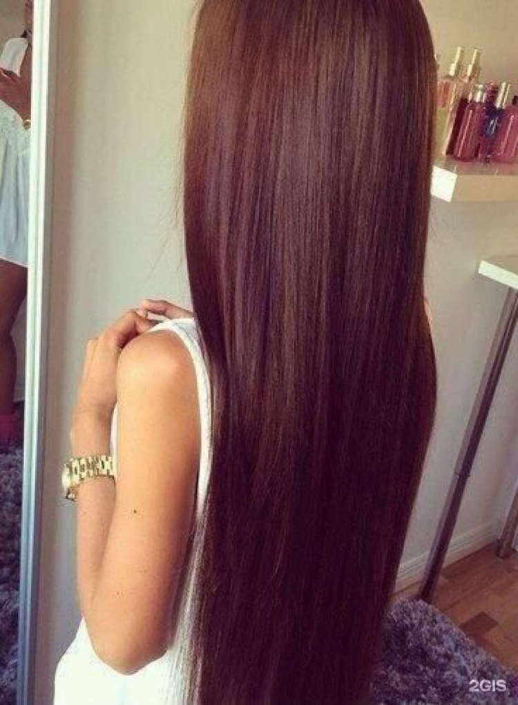 Девушка с коричневыми волосами