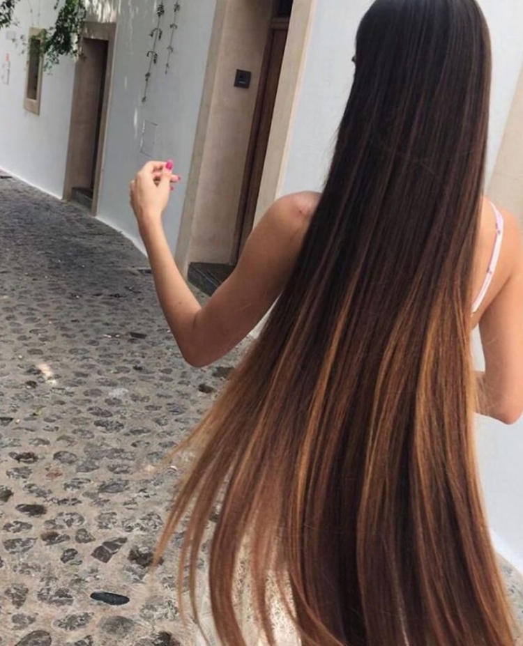 Шикарные длинные волосы со спины